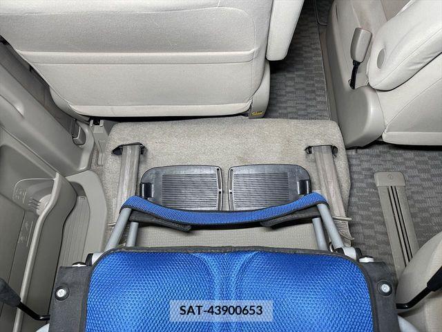 Toyota NOAH 2013-03 321357-12