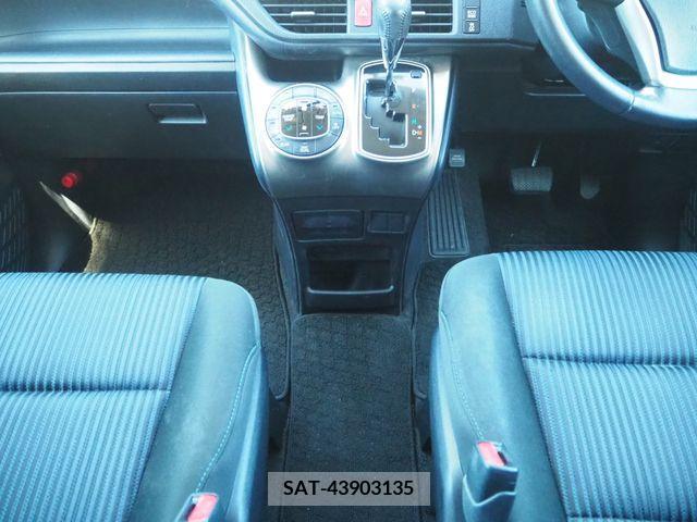 Toyota VOXY 2015-06 394946-18
