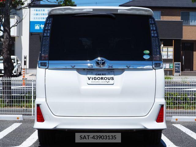 Toyota VOXY 2015-06 394946-11