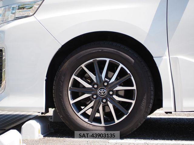 Toyota VOXY 2015-06 394946-9