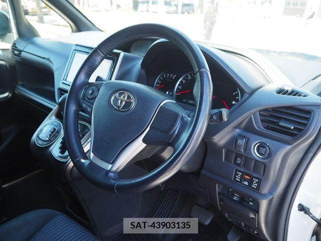 Toyota VOXY 2015-06 394946-1