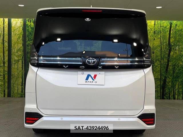 Toyota VOXY 2023-09 348718-16