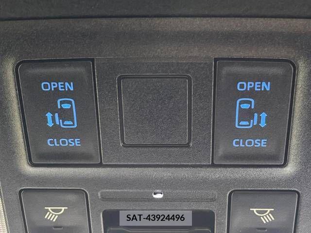 Toyota VOXY 2023-09 348718-5