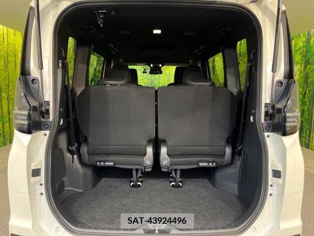 Toyota VOXY 2023-09 348718-11