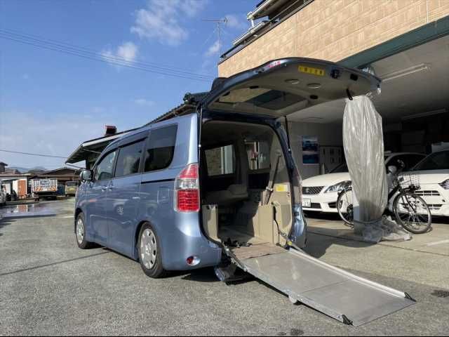 Toyota NOAH 2008-10 188243-0