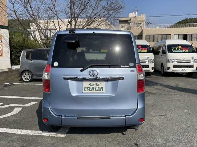 Toyota NOAH 2008-10 188243-12