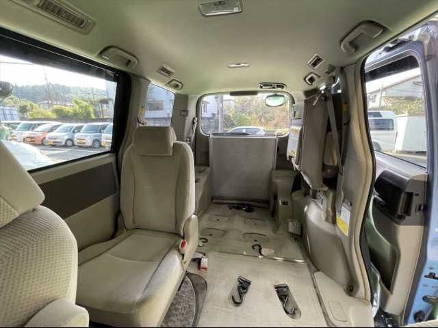 Toyota NOAH 2008-10 188243-4