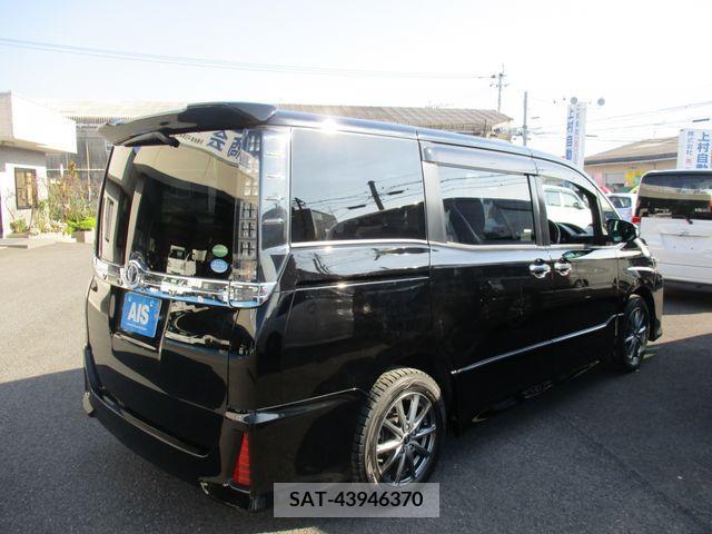 Toyota VOXY 2016-03 203469-3
