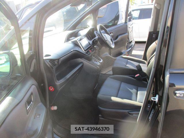 Toyota VOXY 2016-03 203469-4