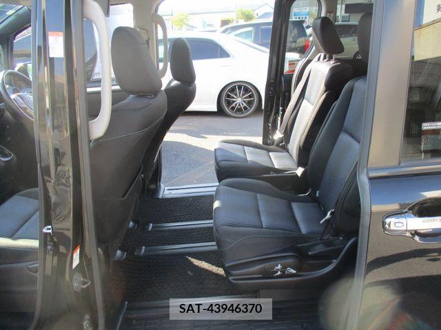 Toyota VOXY 2016-03 203469-5