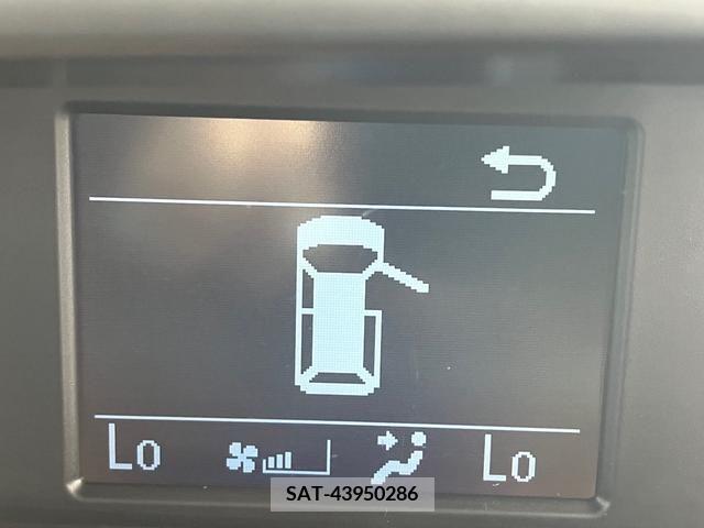 Toyota VOXY 2016-03 236054-18