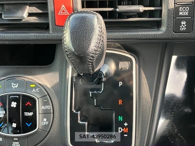 Toyota VOXY 2016-03 236054-17