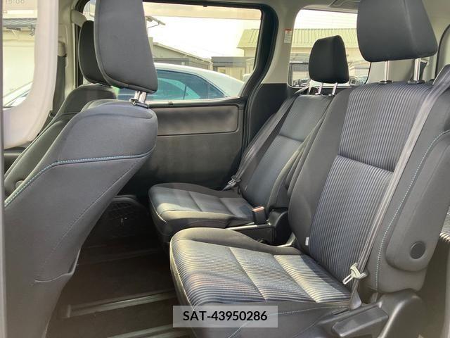 Toyota VOXY 2016-03 236054-9