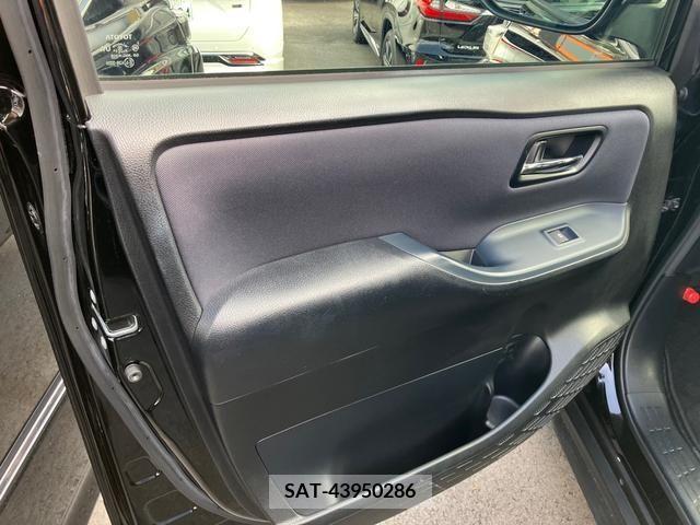 Toyota VOXY 2016-03 236054-11