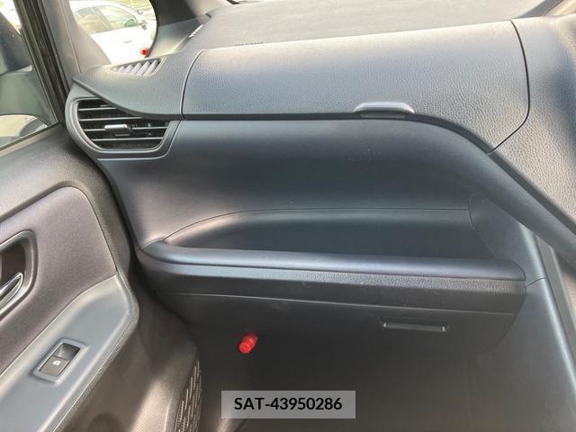 Toyota VOXY 2016-03 236054-12