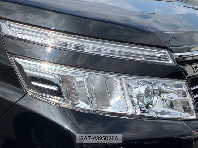 Toyota VOXY 2016-03 236054-3