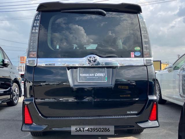 Toyota VOXY 2016-03 236054-4