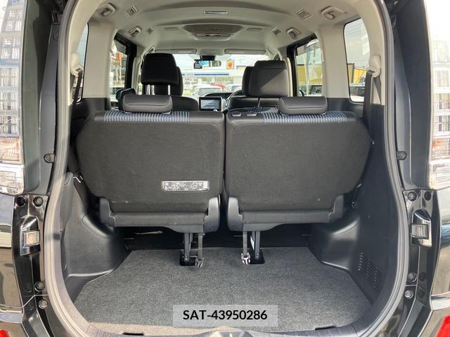 Toyota VOXY 2016-03 236054-5