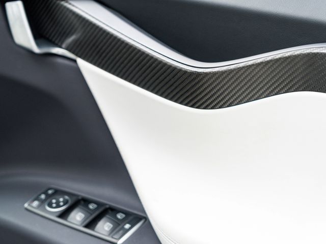 Tesla MODEL X 2020-04 8271-3