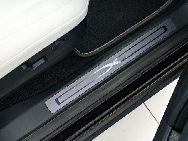 Tesla MODEL X 2020-04 8271-15