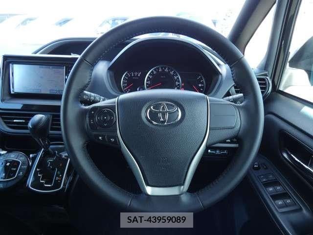 Toyota VOXY 2016-01 208517-1