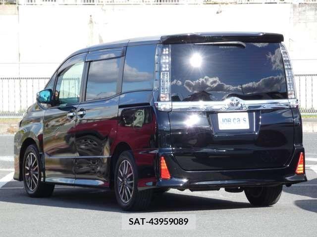 Toyota VOXY 2016-01 208517-2