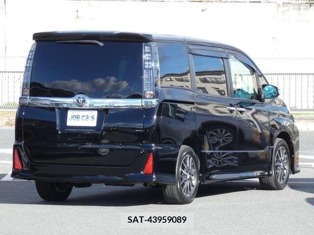 Toyota VOXY 2016-01 208517-3