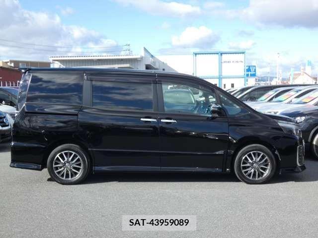 Toyota VOXY 2016-01 208517-4