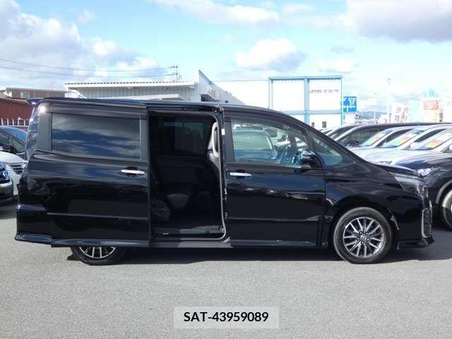 Toyota VOXY 2016-01 208517-5