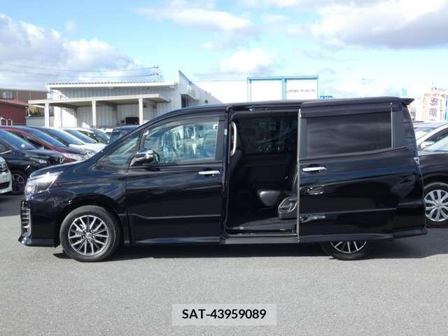 Toyota VOXY 2016-01 208517-7