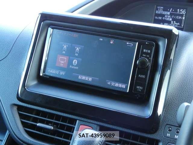 Toyota VOXY 2016-01 208517-12