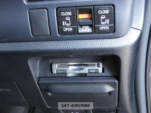 Toyota VOXY 2016-01 208517-15