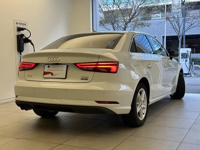 Audi A3 SEDAN 2018-11 17349-1