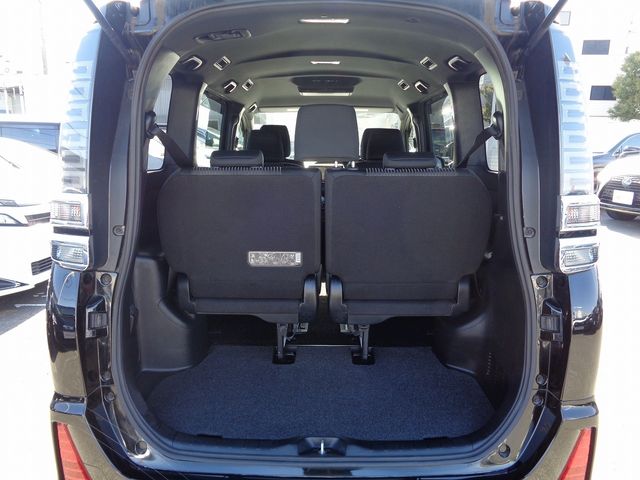 Toyota VOXY 2018-01 10382-7