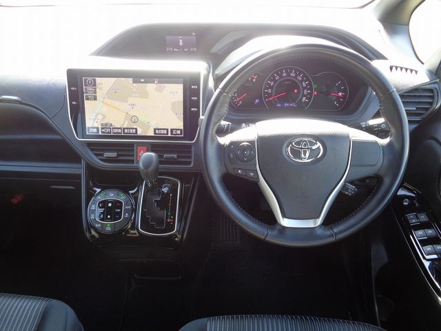 Toyota VOXY 2018-01 10382-1