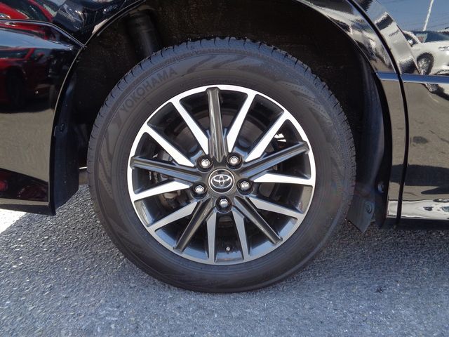 Toyota VOXY 2018-01 10382-29