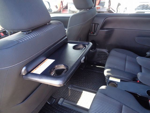 Toyota VOXY 2018-01 10382-21