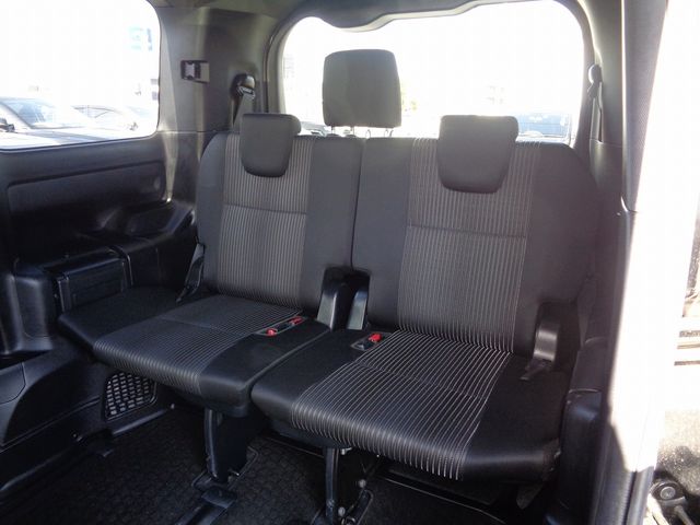Toyota VOXY 2018-01 10382-6