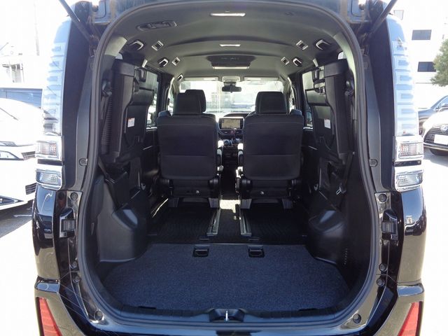 Toyota VOXY 2018-01 10382-8