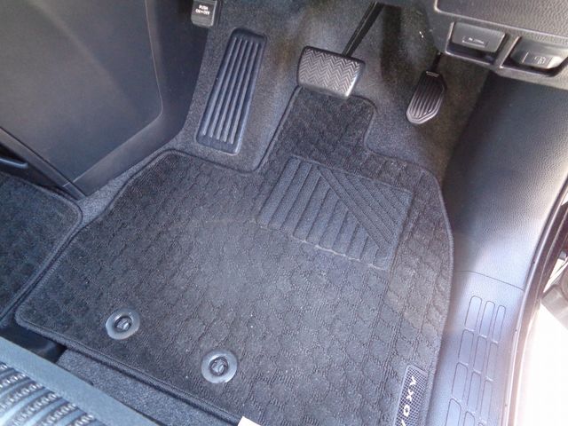 Toyota VOXY 2018-01 10382-16