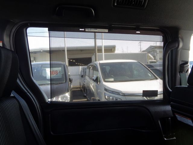Toyota VOXY 2018-01 10382-24