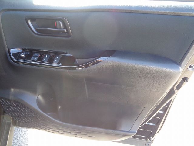 Toyota VOXY 2018-01 10382-18