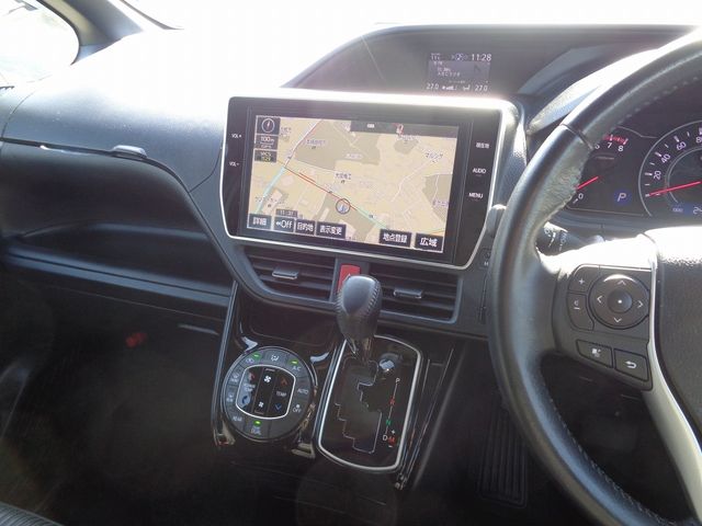 Toyota VOXY 2018-01 10382-13