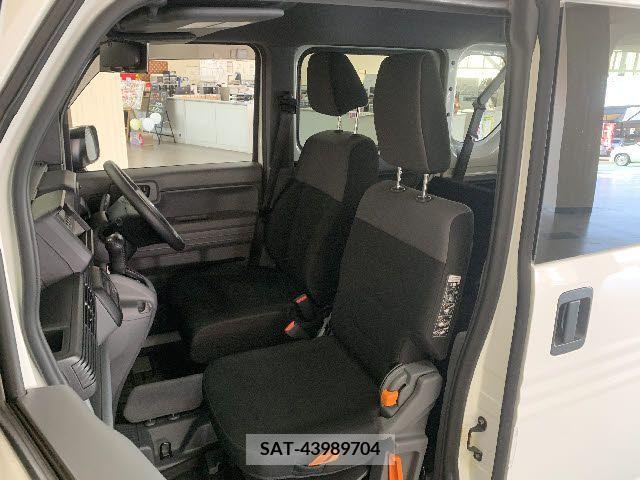 Honda N-VAN 2020-04 209861-12