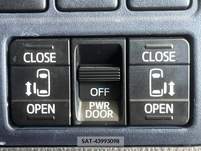 Toyota VOXY 2015-10 370287-2