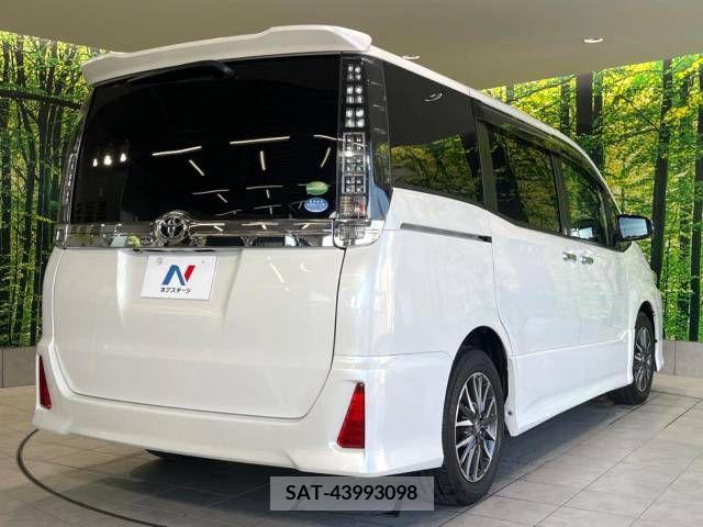 Toyota VOXY 2015-10 370287-18