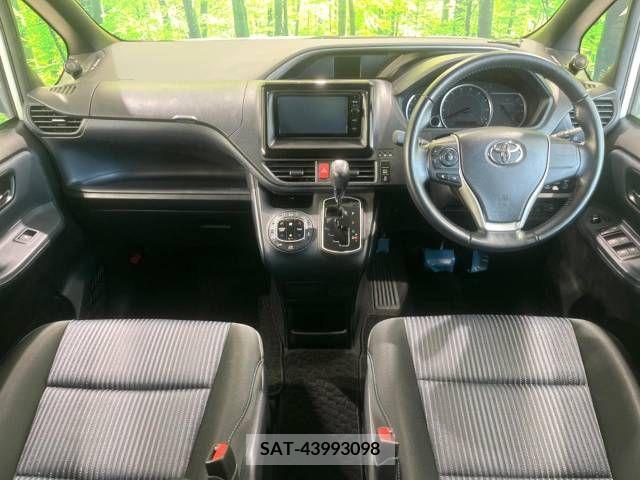 Toyota VOXY 2015-10 370287-1