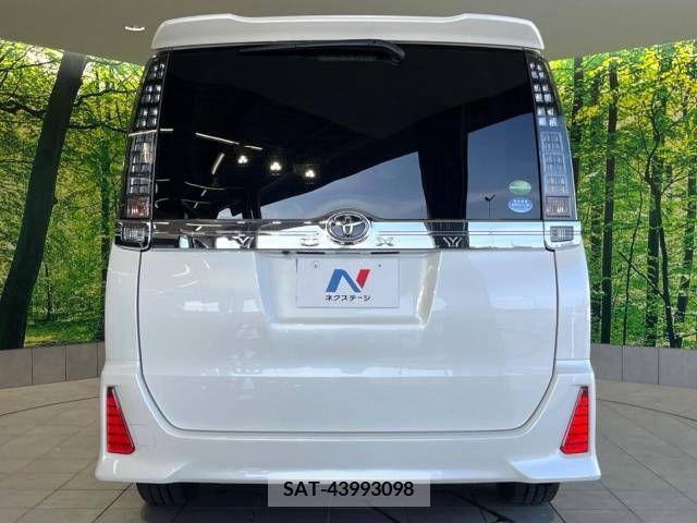 Toyota VOXY 2015-10 370287-16