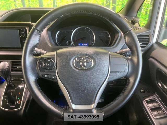 Toyota VOXY 2015-10 370287-12