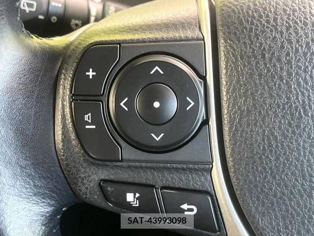 Toyota VOXY 2015-10 370287-6